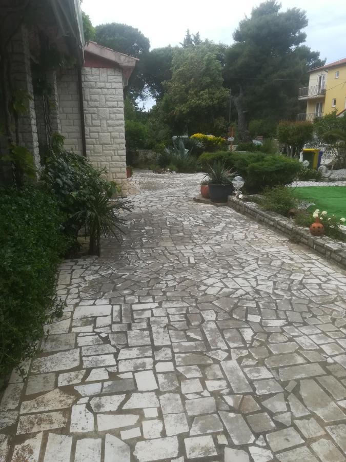 Villa Edward Premantura Buitenkant foto